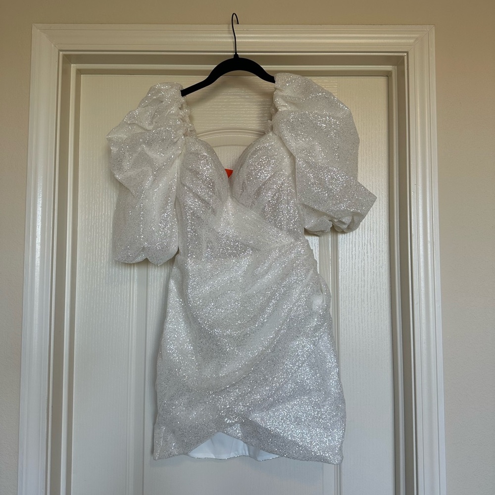 Milla Nova - Ivory Cute mini dress with Doll Sleeves | M